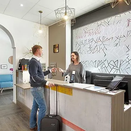 Alcove Hotell 3*