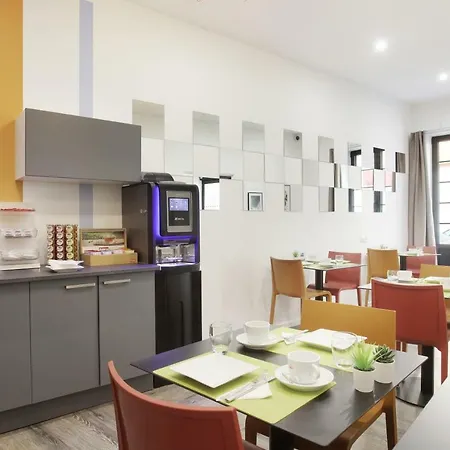 Alcove Hotell 3*