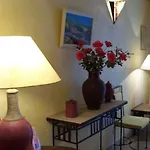 Alcove Hotell 3*